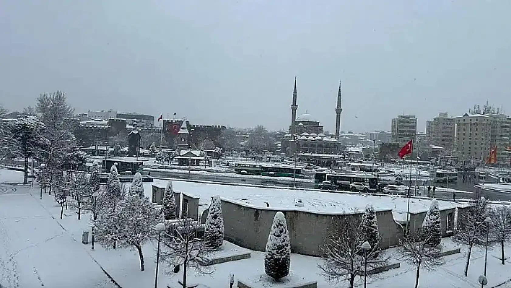 Kayseri'den kısa kısa: Yangın, Baki Ersoy, Otobüs seferleri, MÜSİAD...