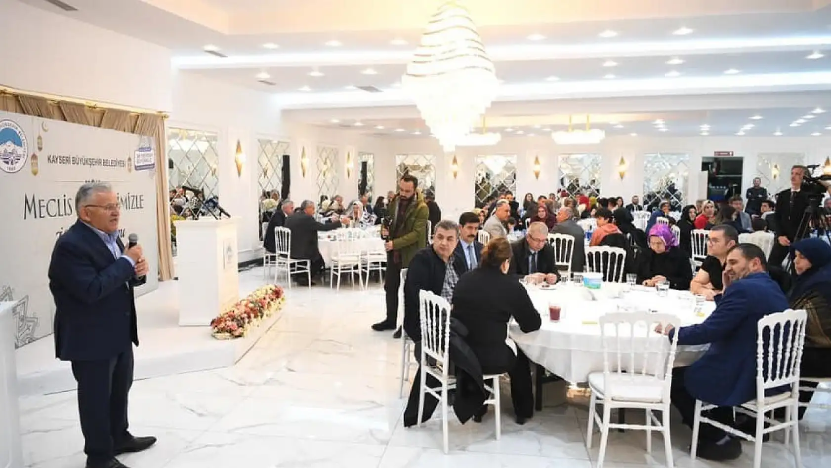 Başkan Büyükkılıç, meclis üyeleri ile iftarda buluştu