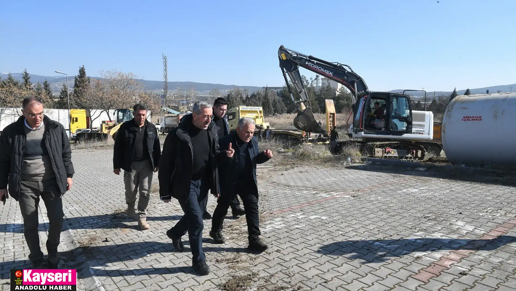 Büyükkılıç, Kahramanmaraş'ta çalışmaları adım adım takip ediyor