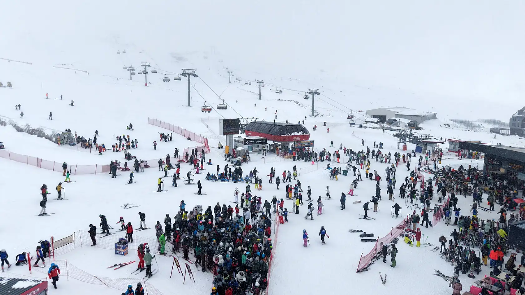 Erciyes'e 250 bin kişi akın etti!