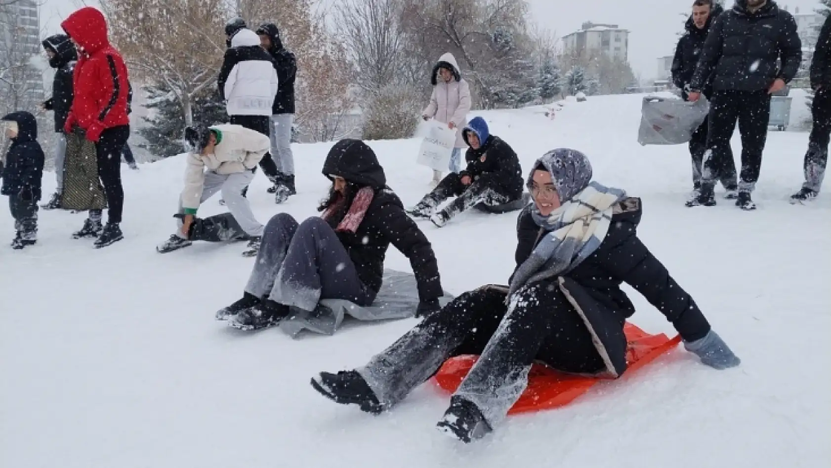 Talas'ta beleş tepe doldu taştı