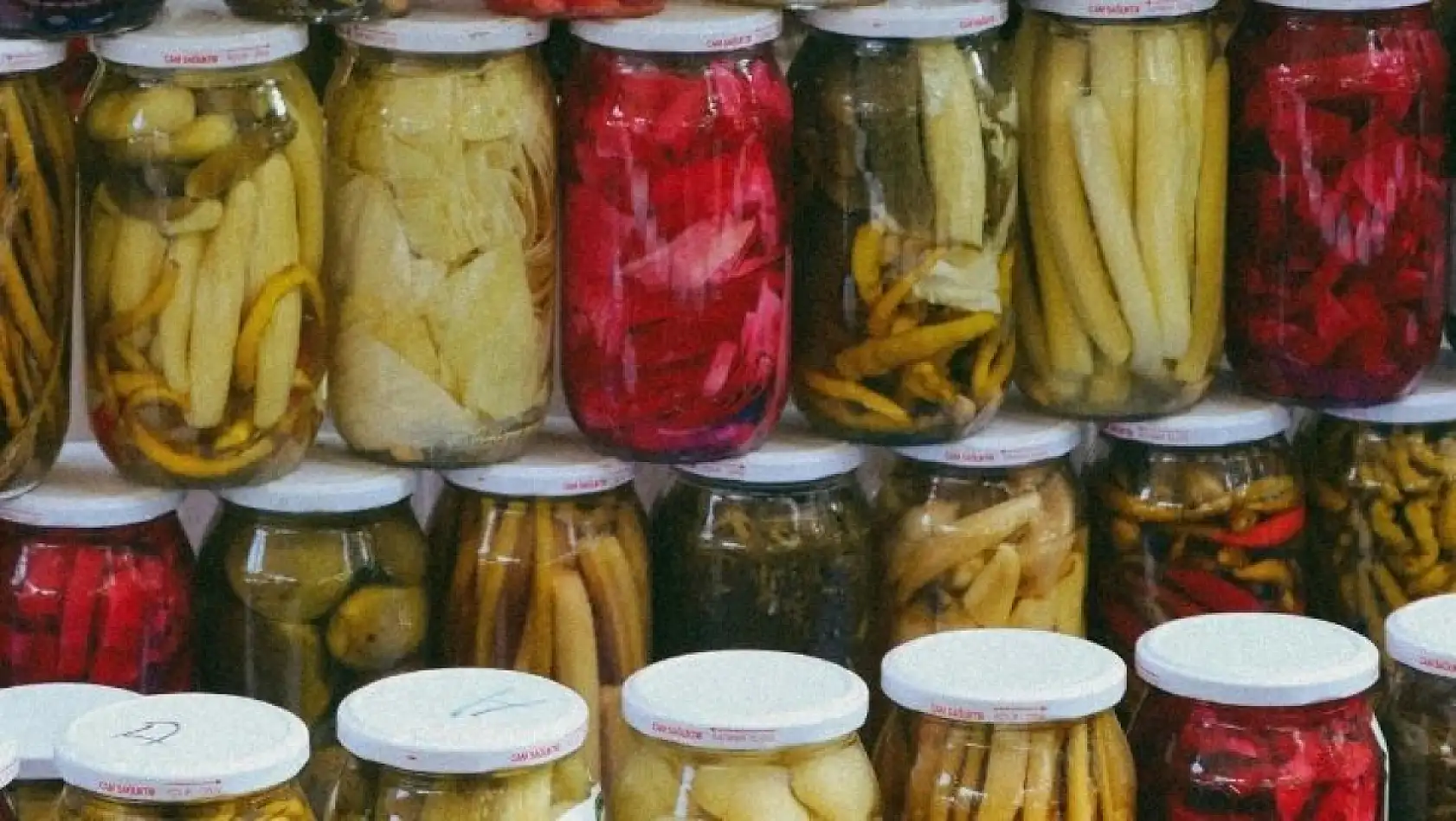 Kayseri'de kış hazırlığı: Tezgahlar 85 çeşit turşuyla doldu