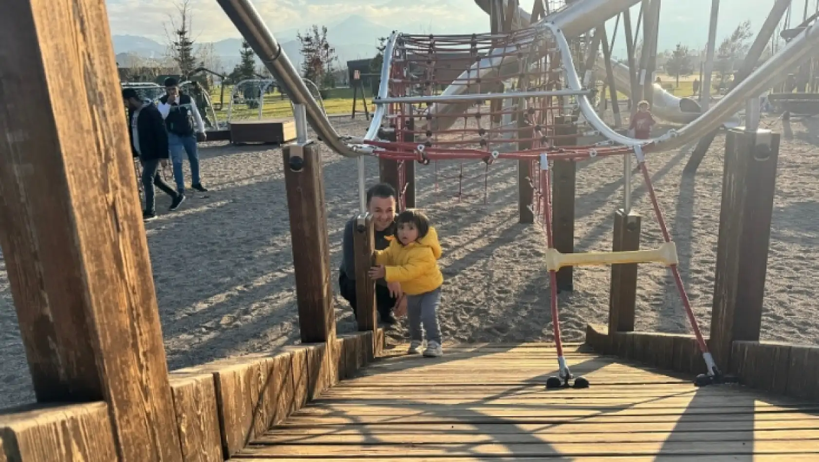 Kayseri'de kış günlerinde millet bahçesine yoğun ilgi