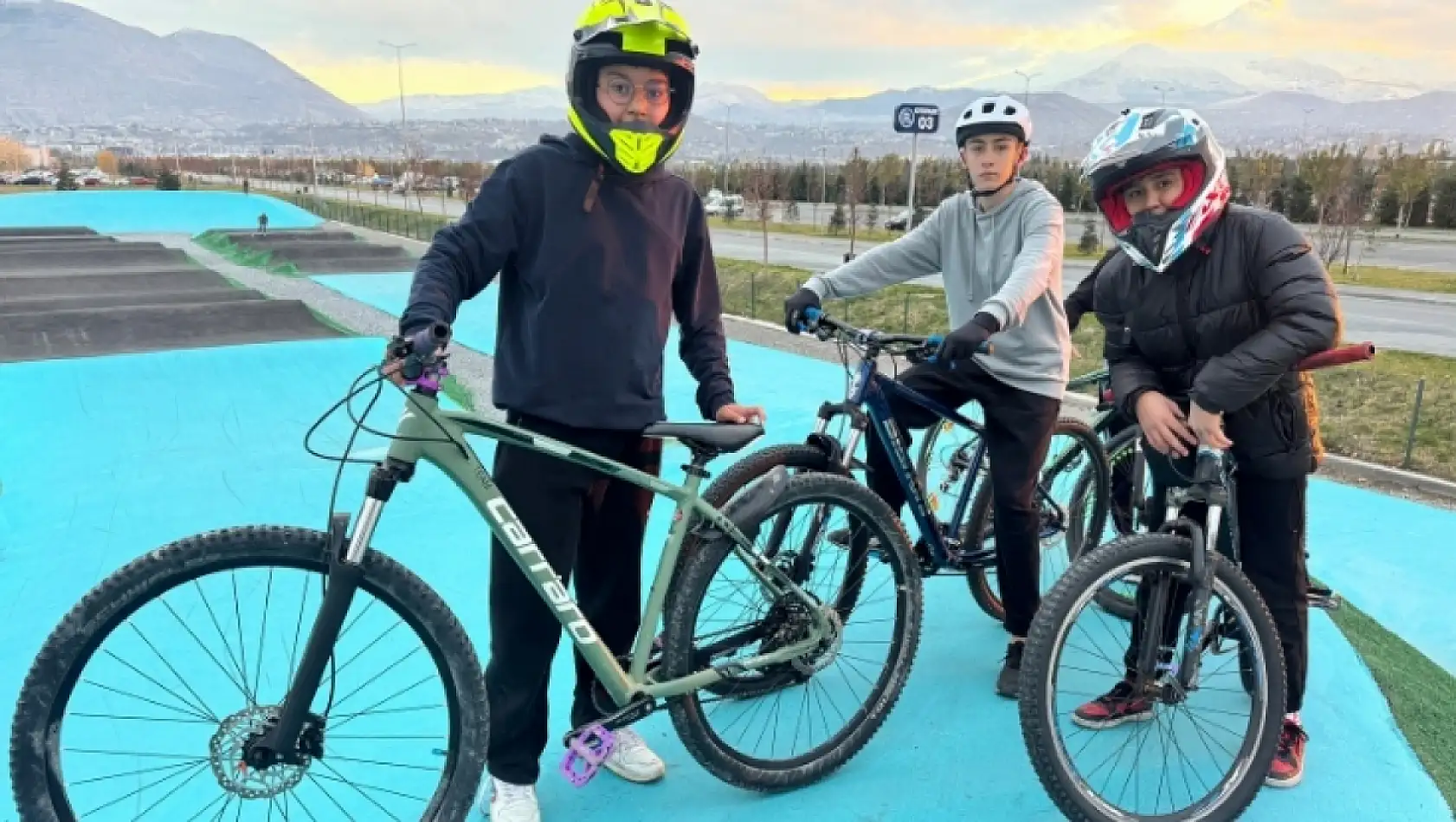 Kayseri'de kış günlerinde millet bahçesine yoğun ilgi