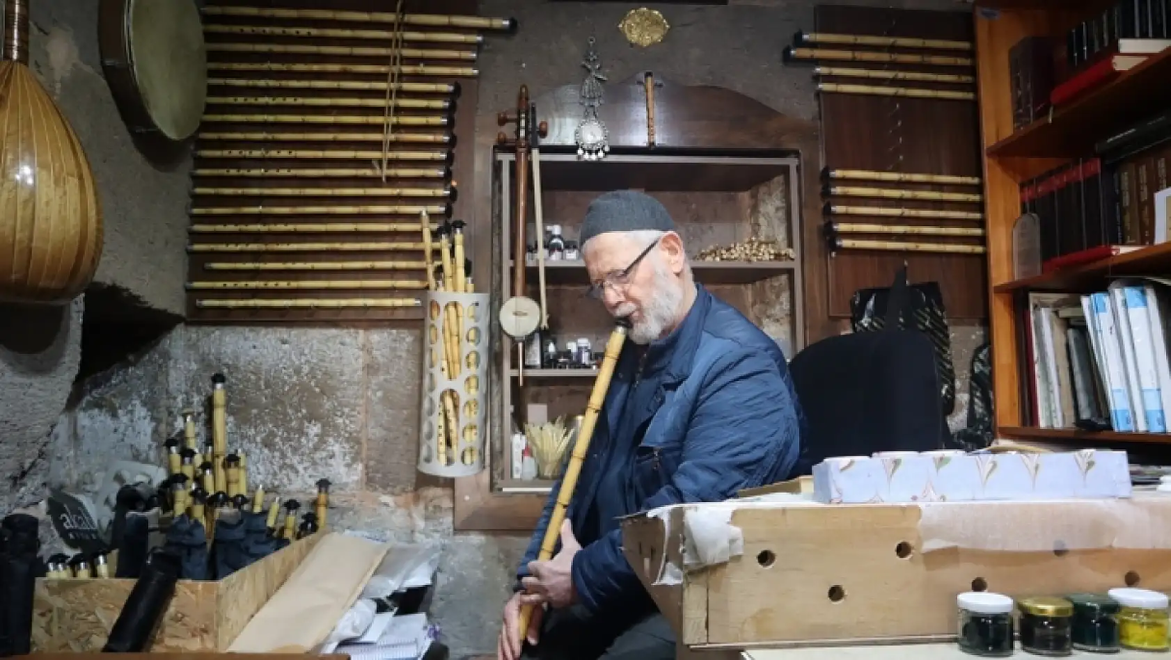 Mevlana'nın beyitiyle başladı, 40 yıldır ney üflüyor