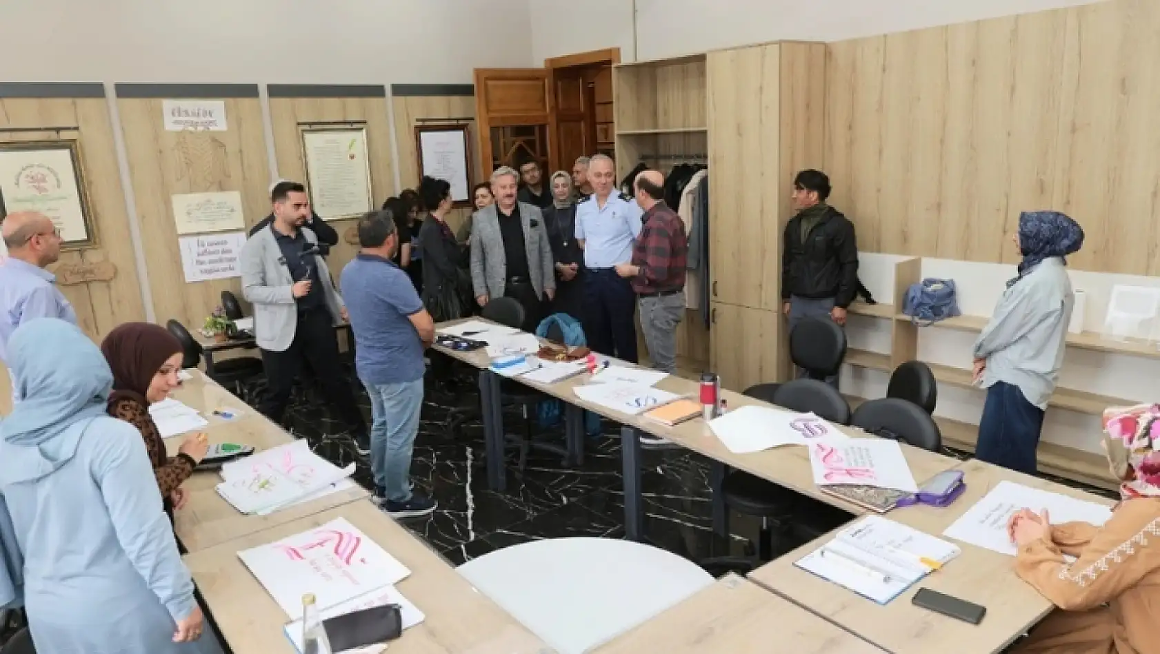 Kayseri'de Karma Resim Sergisi kapılarını açtı