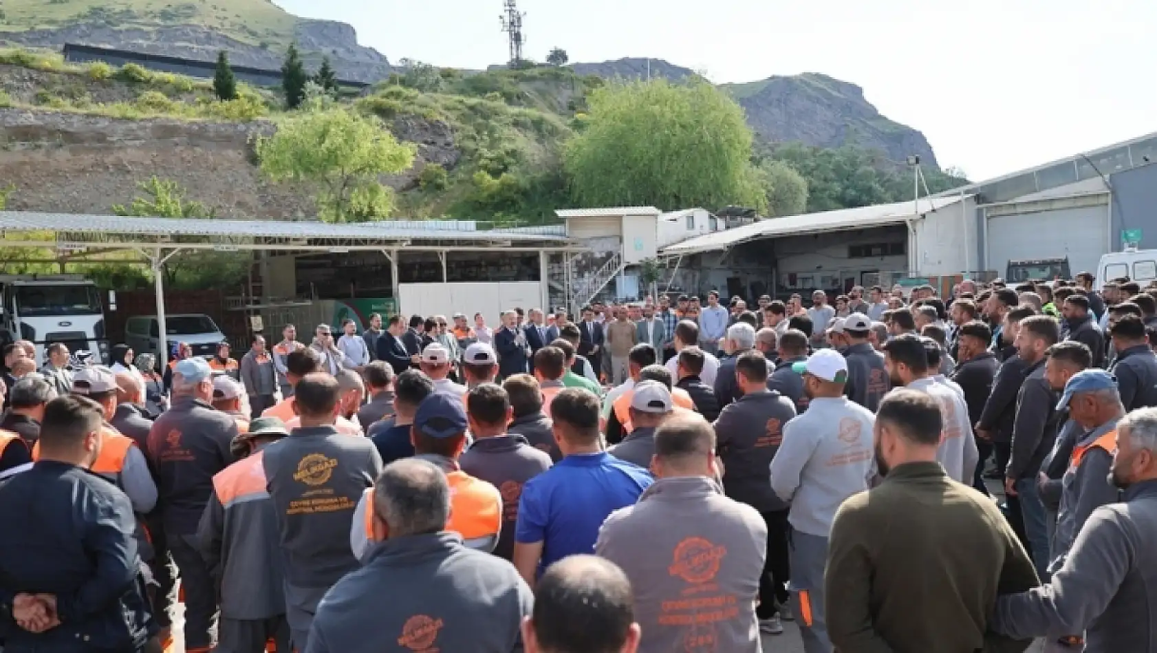 Başkan Palancıoğlu personelle bayramlaştı