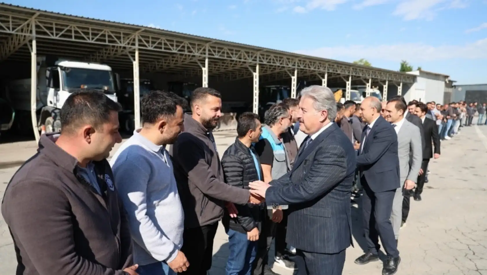 Başkan Palancıoğlu personelle bayramlaştı