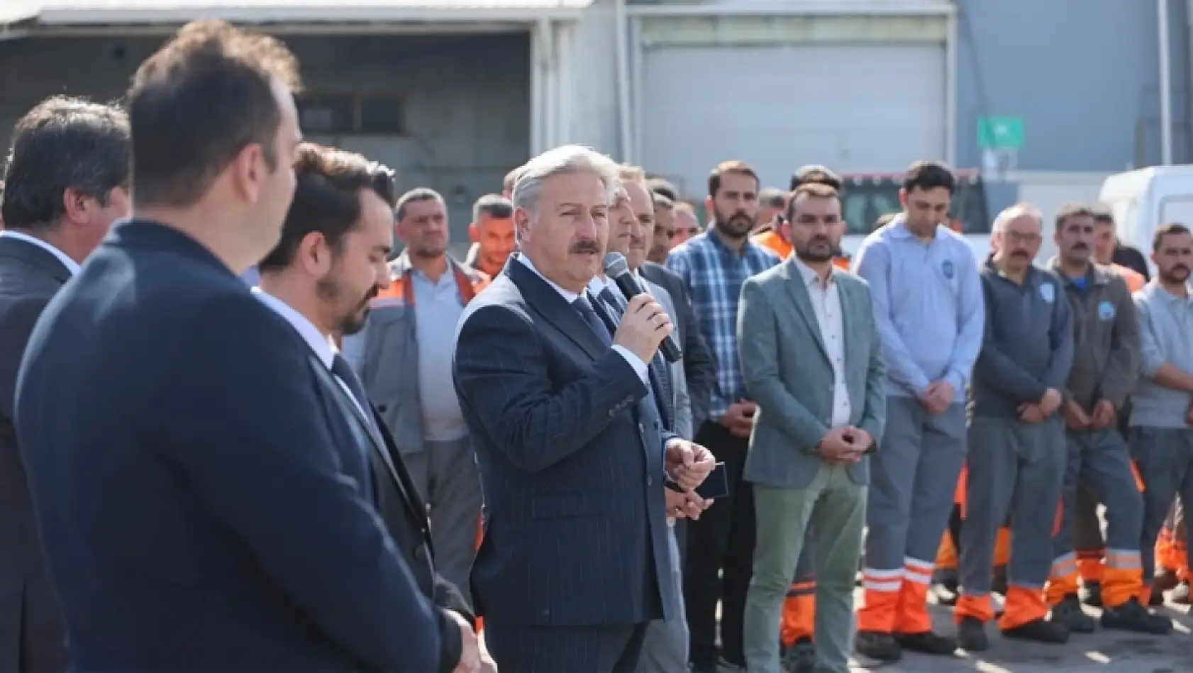Başkan Palancıoğlu personelle bayramlaştı