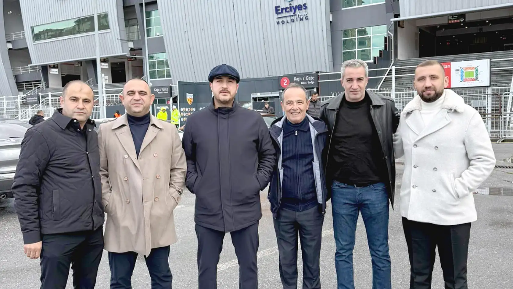 Kayserispor tribününün abisini gören bir daha bakıyor!