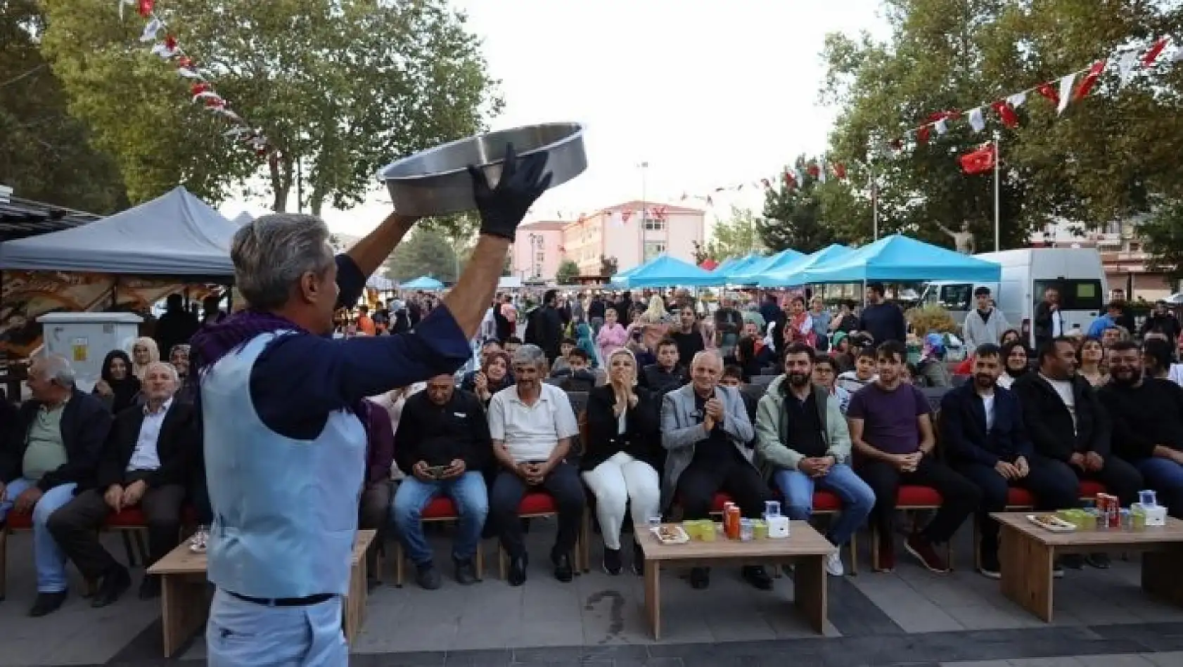Cumhuriyet Meydanı'nda Gaziantep ve Hatay rüzgarı! Yöresel Lezzetler Şenliği başladı
