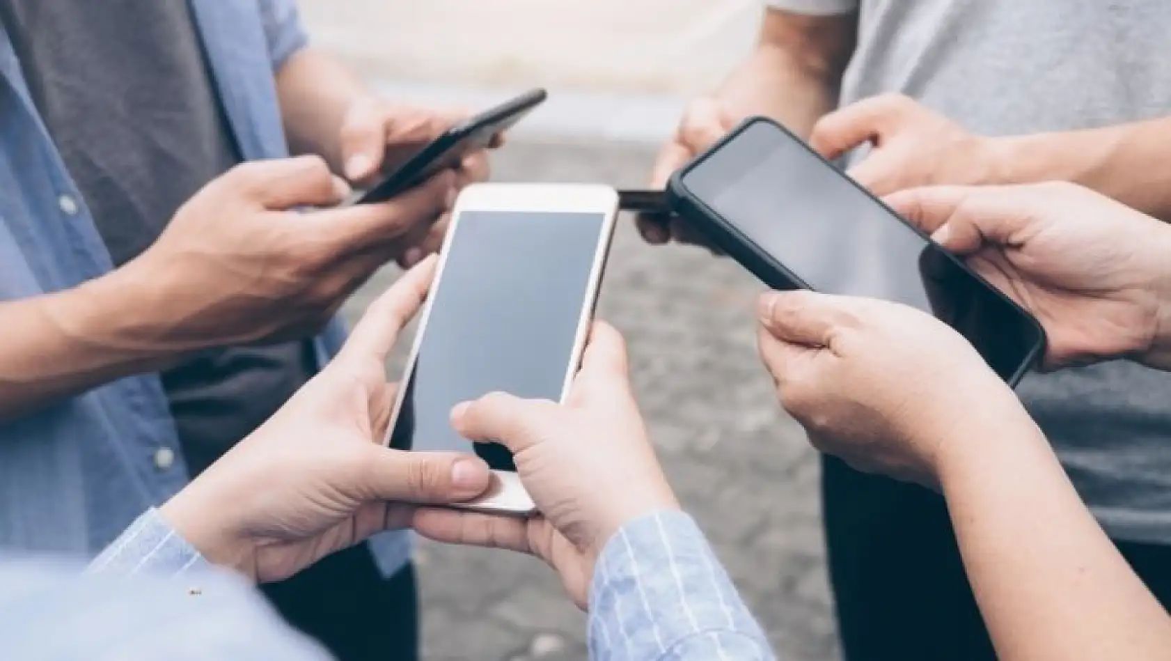 Cep telefonu kullanıcılarına şok: Hat sahiplerine yeni sınırlama!