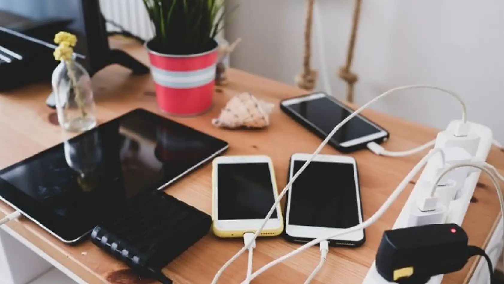 Cep telefonu kullanıcılarına şok: Hat sahiplerine yeni sınırlama!