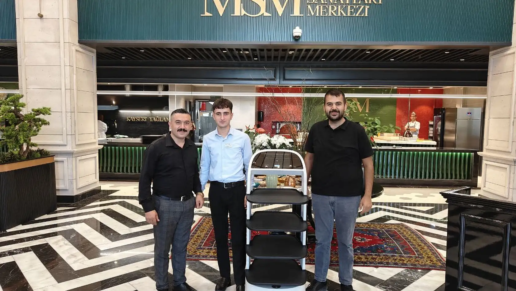 Kayseri'de MSM teknolojiye koşuyor: Robot garson iş başında!