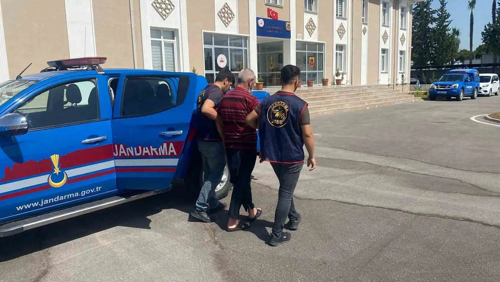 Jandarma iki hükümlüyü yakaladı