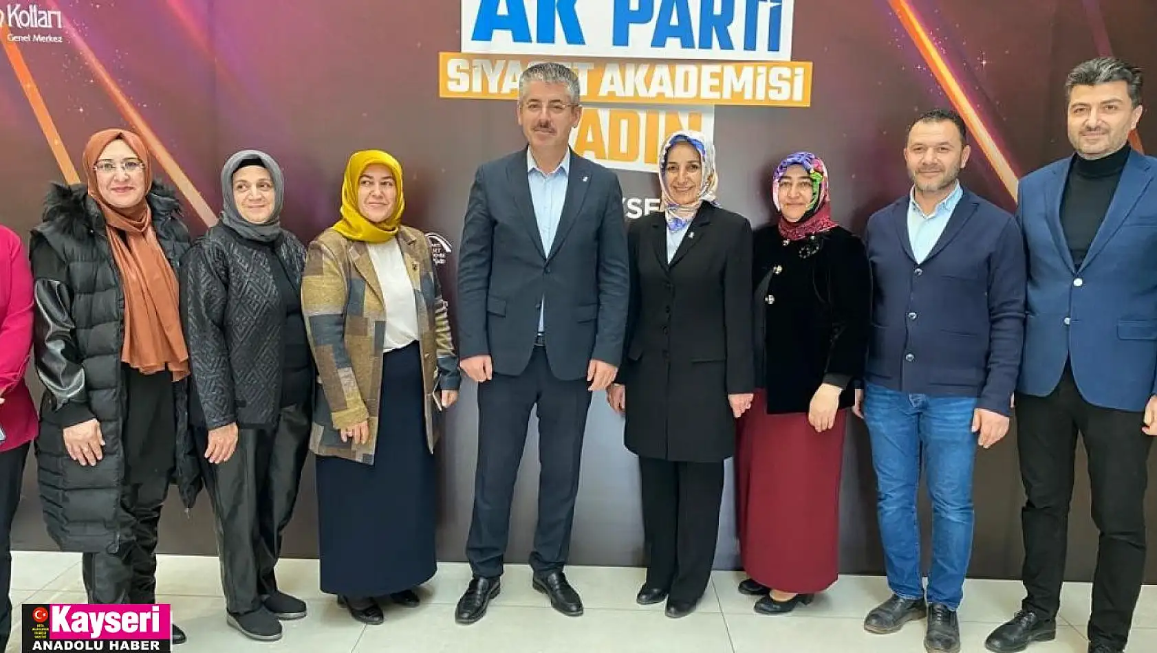 AK Parti'den kadınlara eğitim