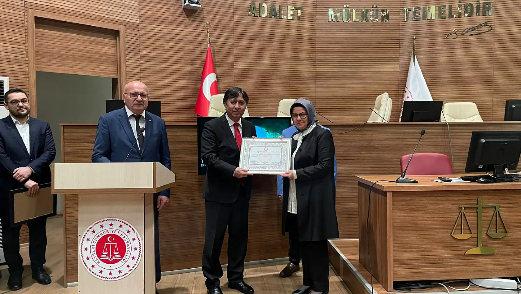 Ayşe Böhürler mazbatasını aldı!