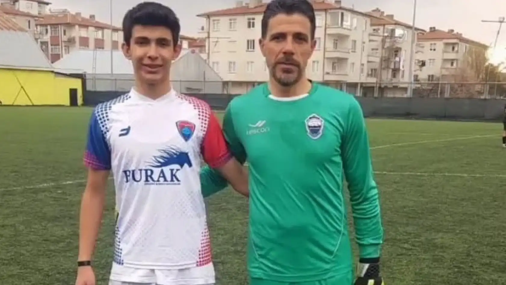 Baba - oğul son maçta rakip oldular