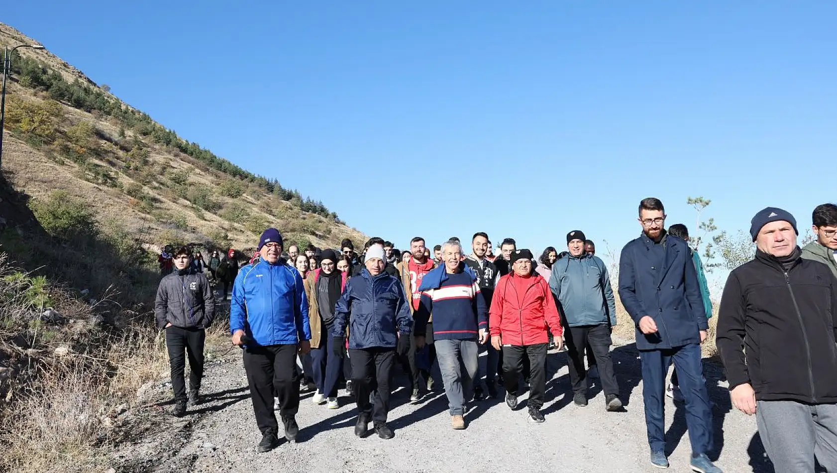 Başkan Büyükkılıç, Gençlik Meclisi Üyeleriyle Sabah yürüyüşü Yaptı