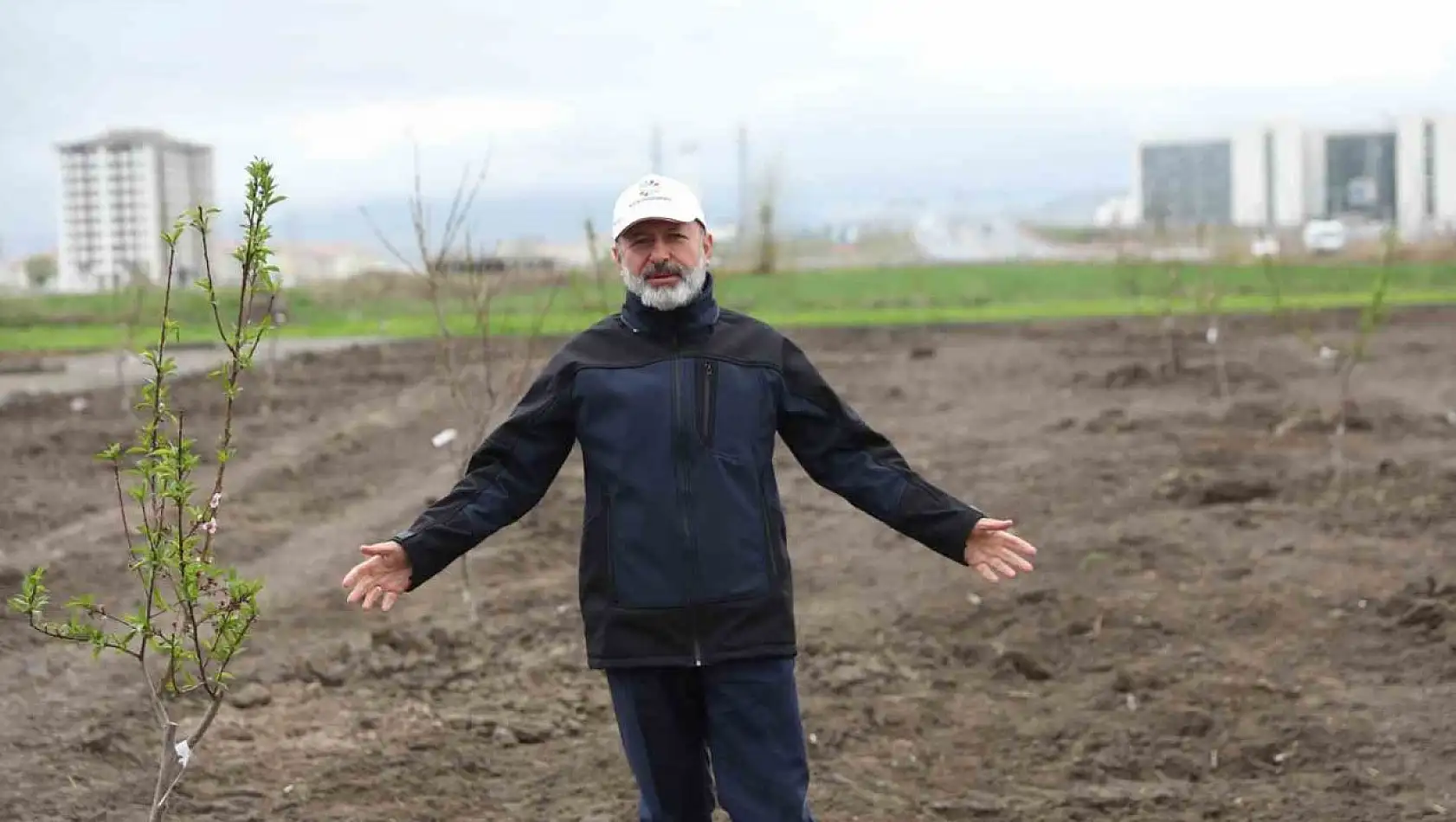 Başkan Çolakbayrakdar'dan Kayseri'de yine ilk olan Meyve Bahçeli Park Projesi