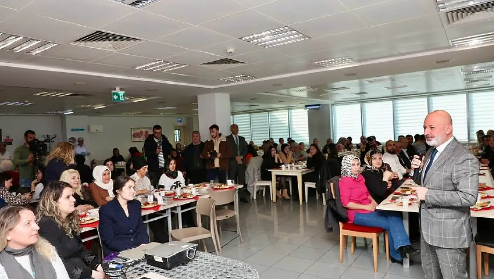 Başkan Çolakbayrakdar Kadınların Toplumdaki Önemini Anlattı!