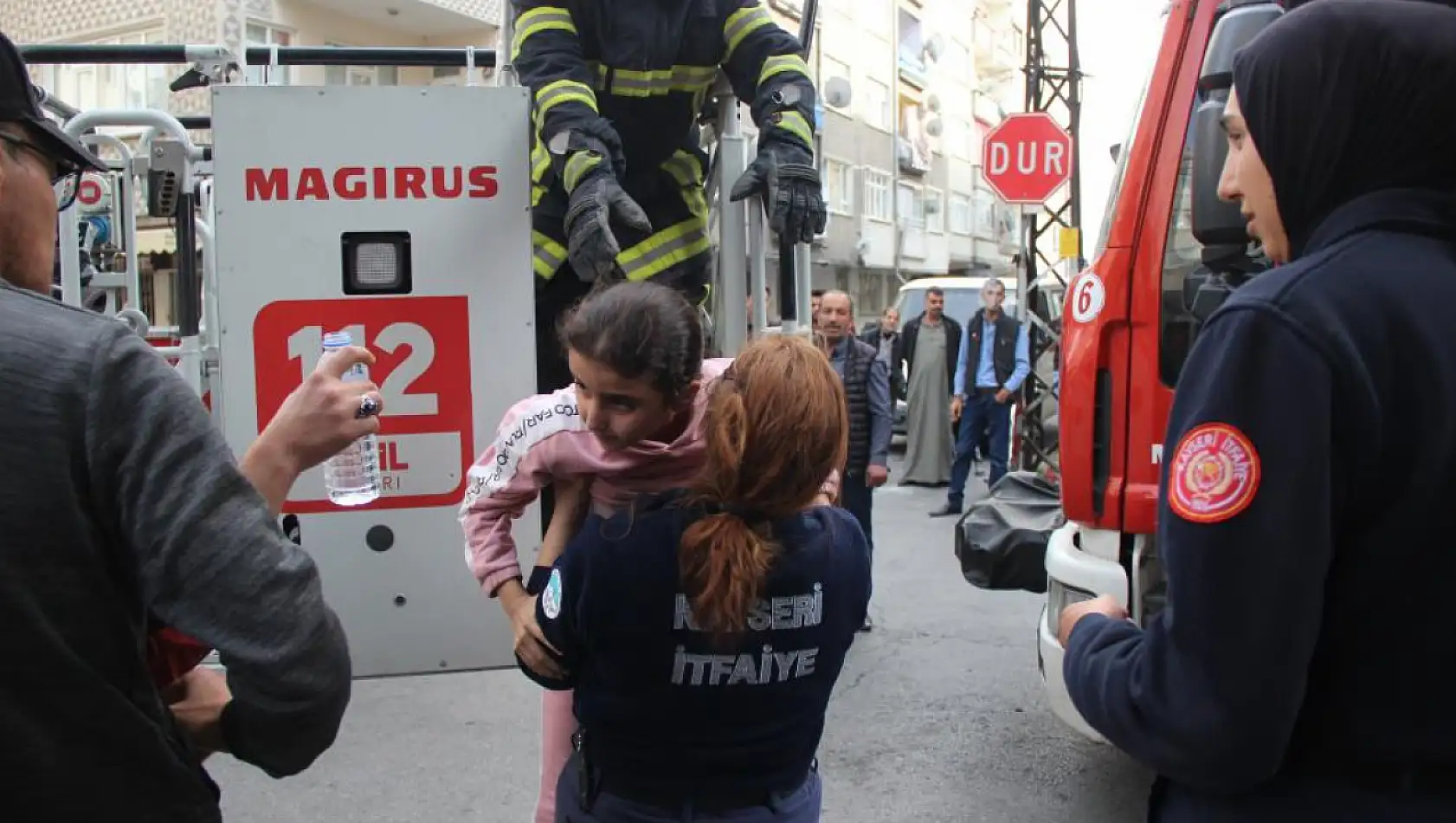 Binada Yangın Çıktı, Yangında Mahsur Kalanlar Kurtarıldı