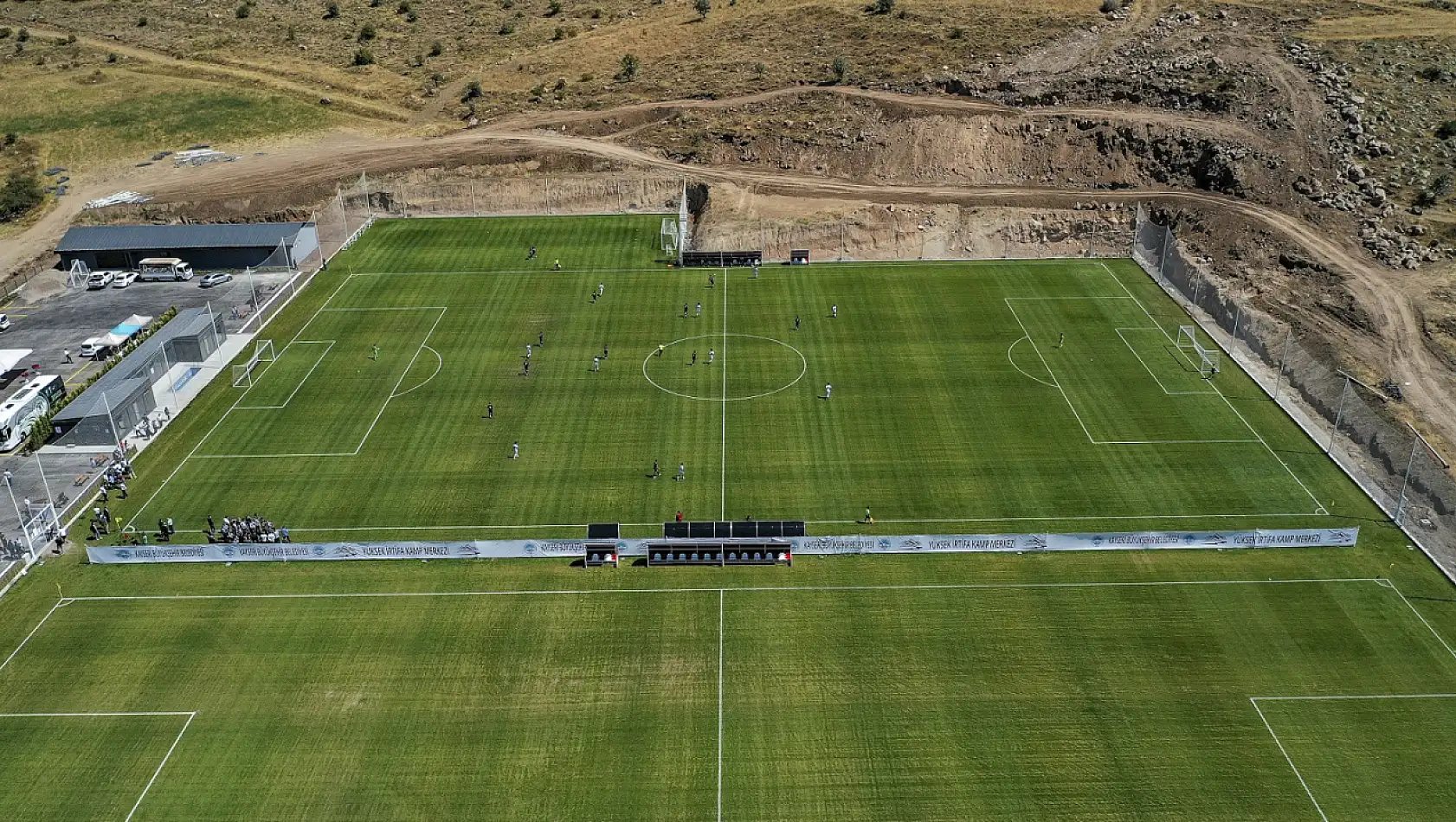 Birçok sayıda saha hizmete açılıyor