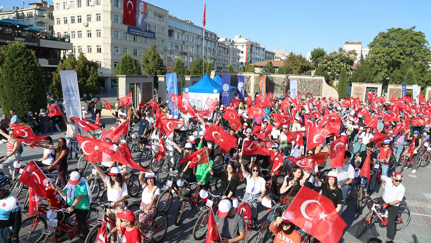 Bisiklet turu düzenlendi: Vatandaşlar zafere pedalladı!