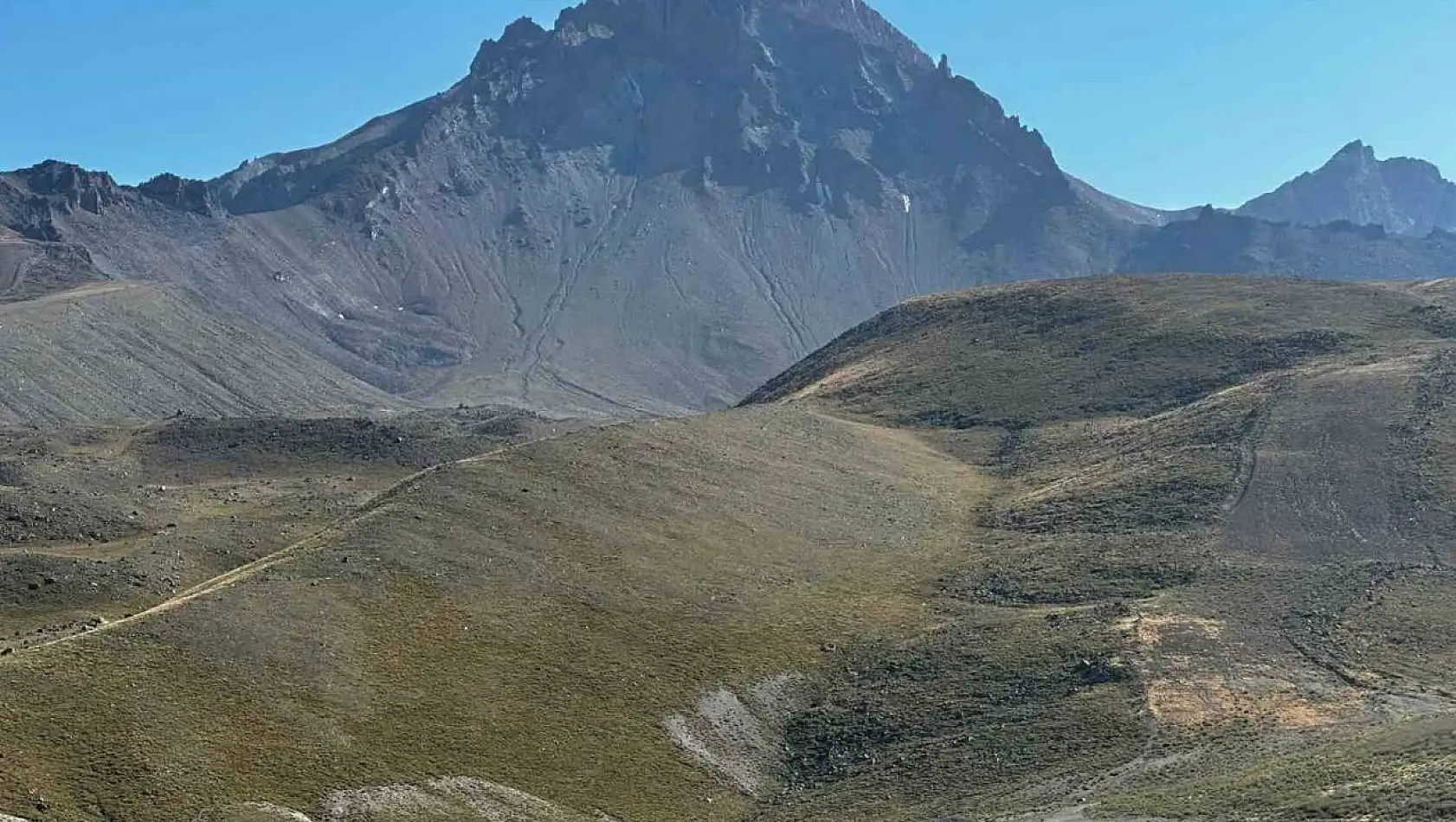 Erciyes Dağı'nda Karlar Eridi, Borçlar Hatırlandı