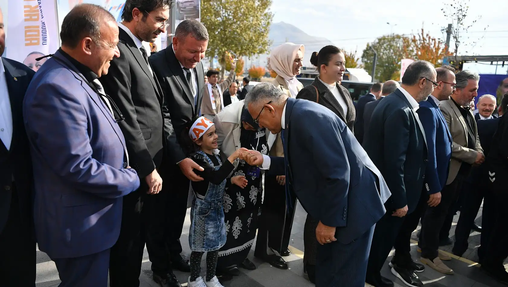 Büyükkılıç'tan birlik mesajı: 'Hizmet etmeyi ibadet biliyoruz'