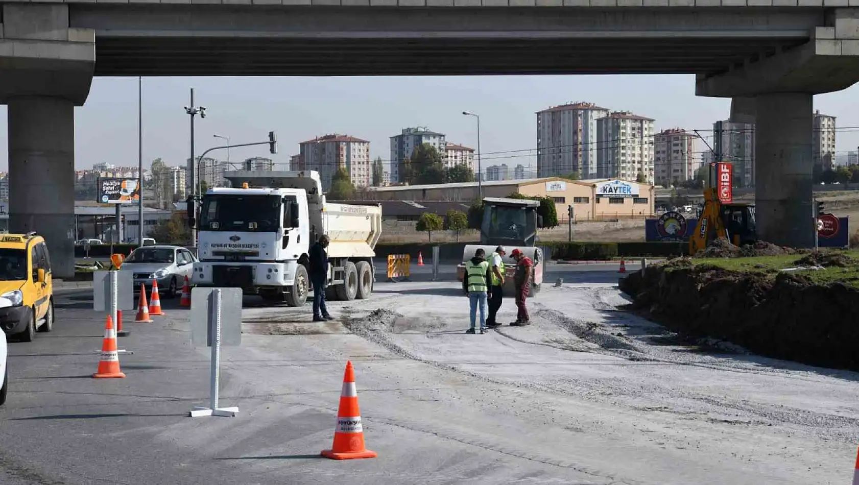 Büyükşehir'den 3 bulvarı birleştiren katlı kavşakta 'stratejik' çalışma