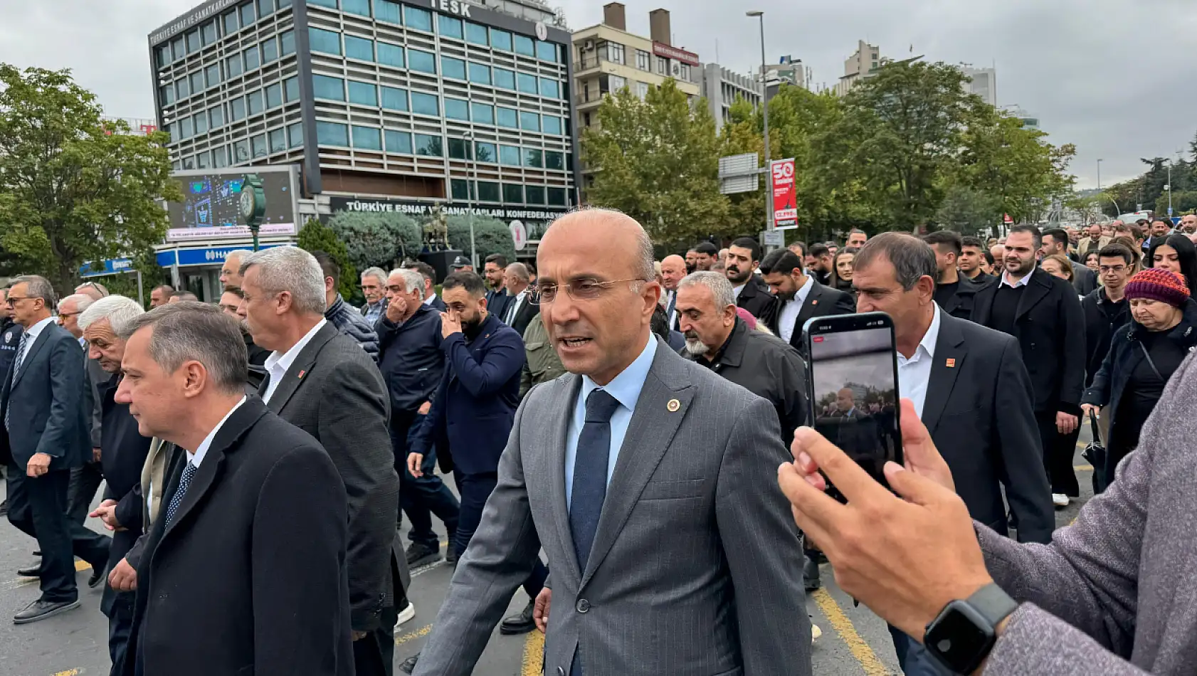 CHP'li Genç ve milletvekillerinden protesto yürüyüşü