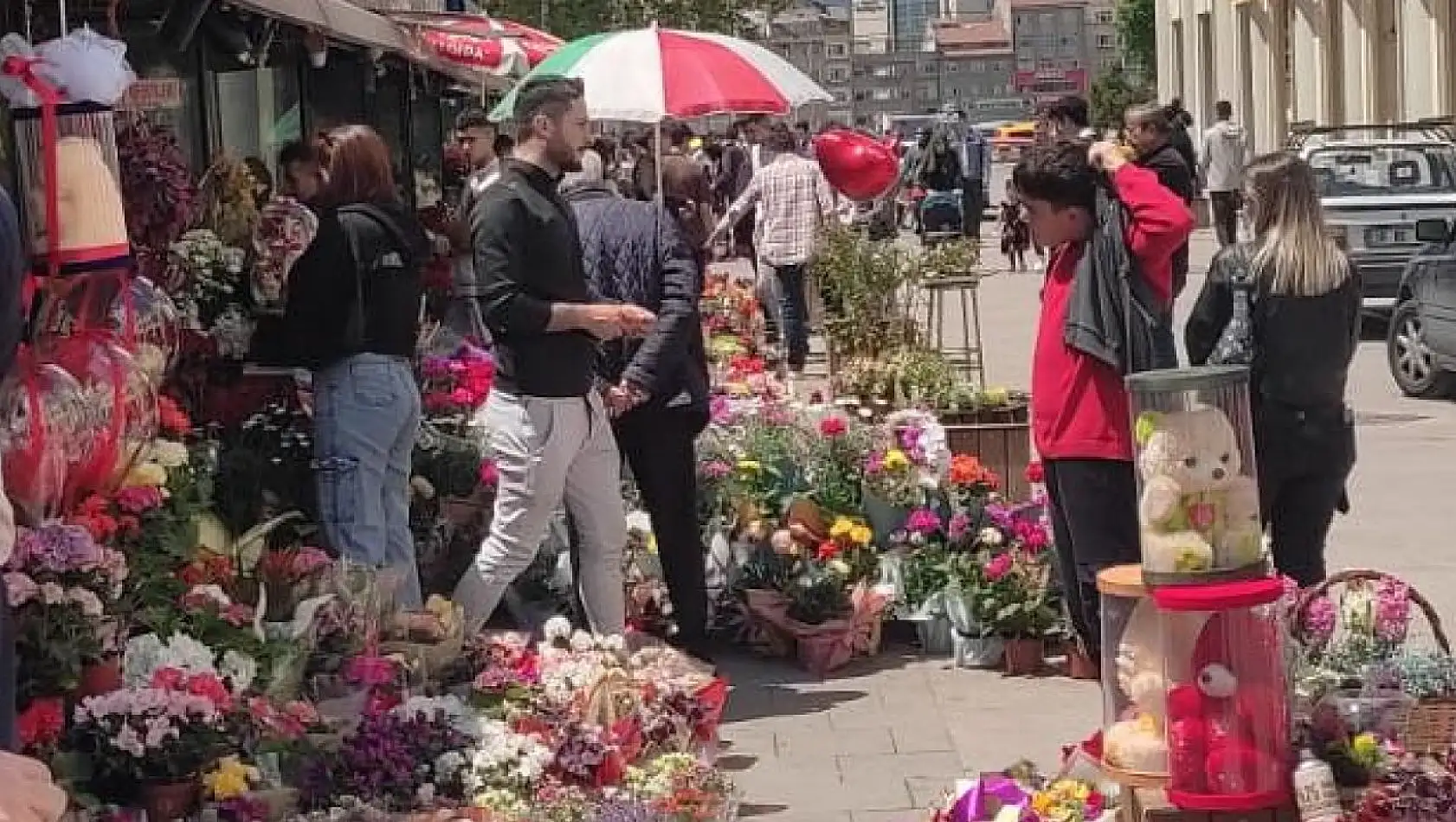 Çiçekçilerde Anneler günü yoğunluğu