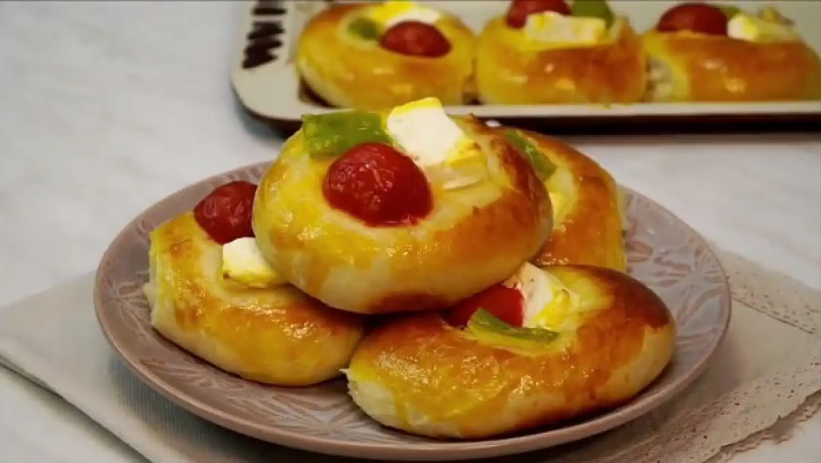 Çocuklar İçin Beslenme Tarifleri - Az Malzemeli Pratik Mini Pizza