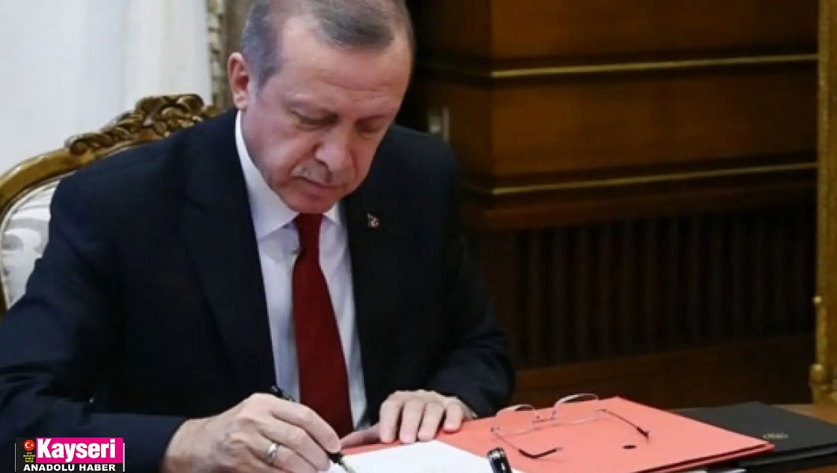 Cumhurbaşkanı Erdoğan'dan 12 üniversiteye rektör ataması