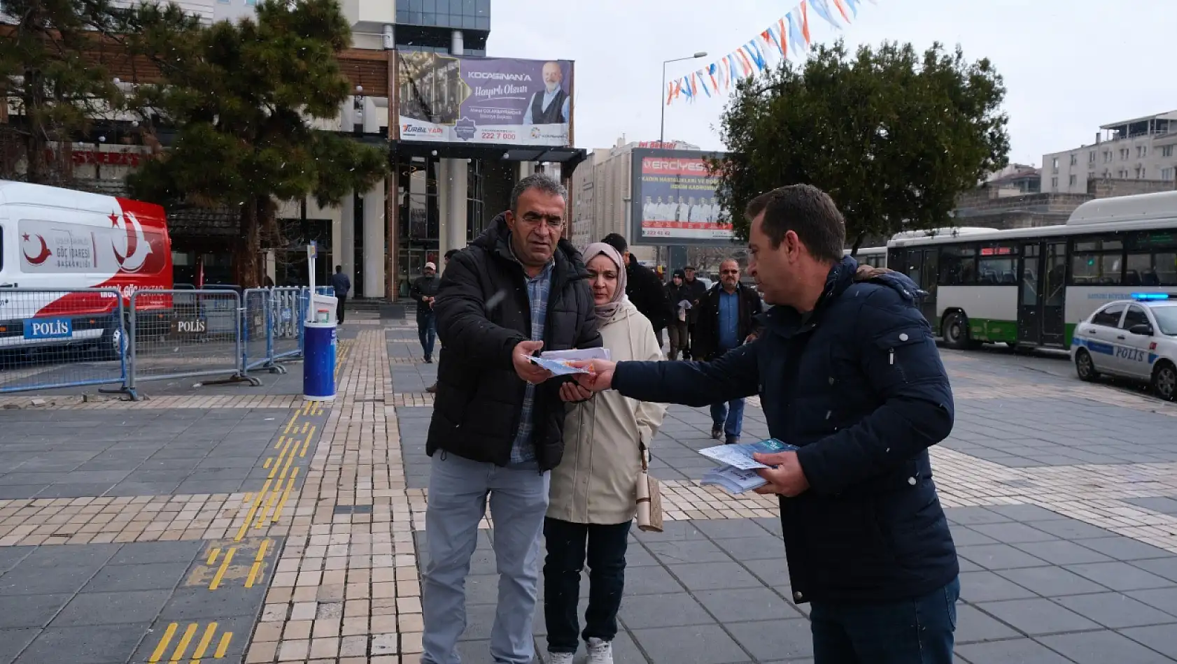 Cumhuriyet Meydanı'nda dikkat çeken hediye!