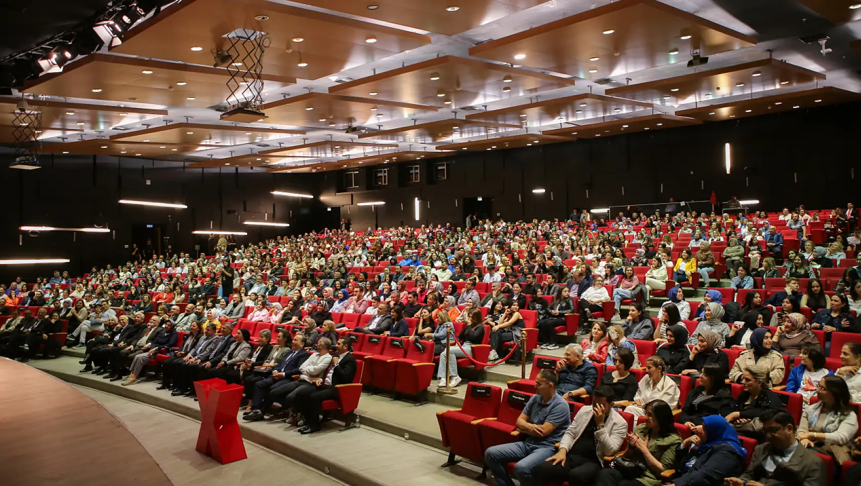 Dilek Cesur Kayseri'ye geldi!