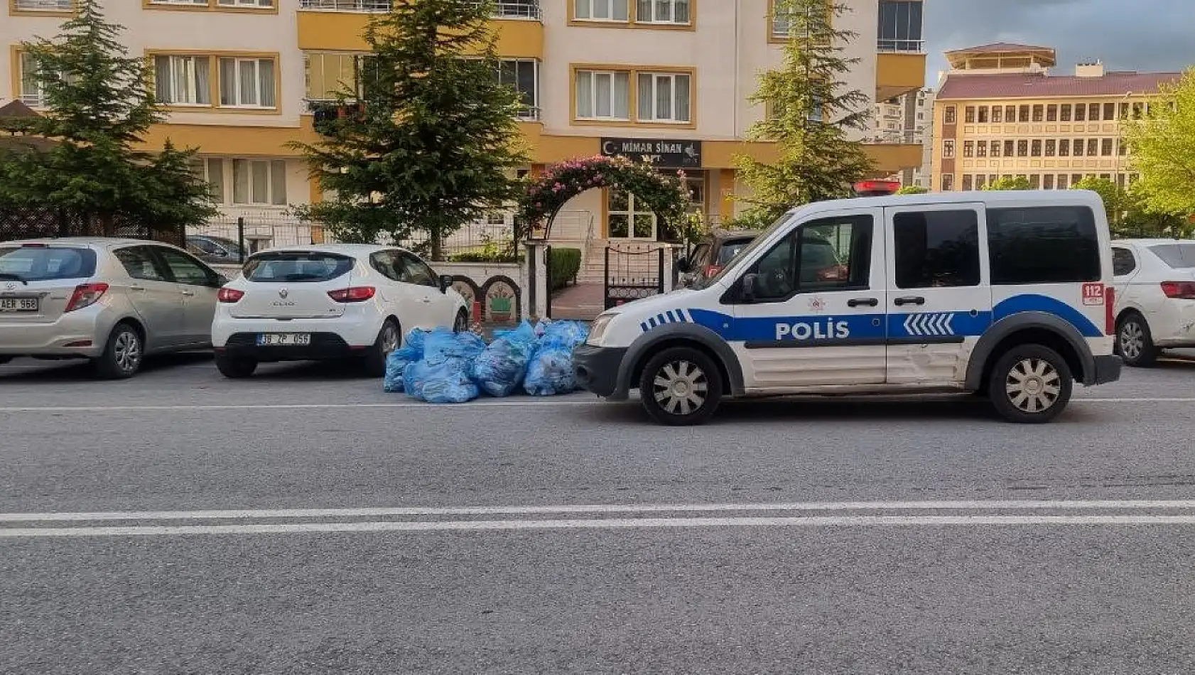 Elindeki kurusıkı tabanca ateş alınca bakın ne oldu?