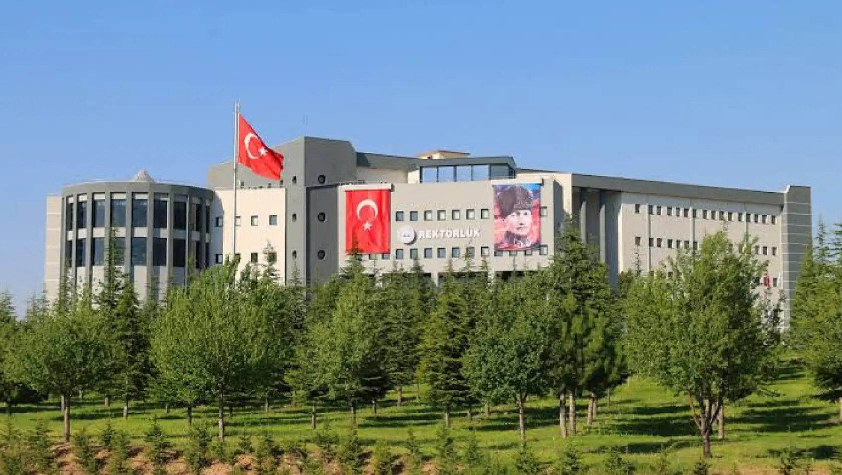 Erciyes Üniversitesi'ndeki istifanın perde arkası çok farklı çıktı