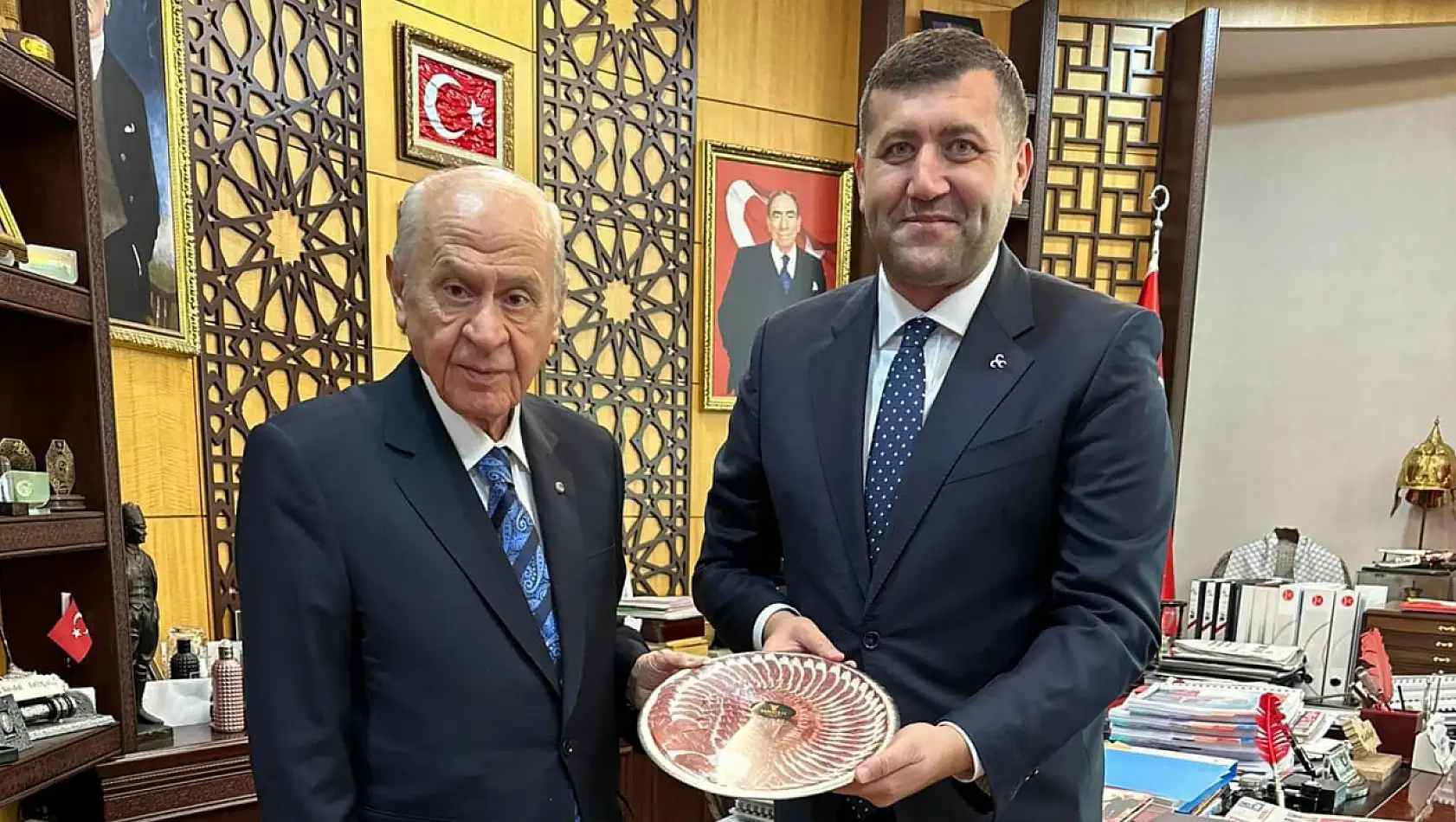 Ersoy, Devlet Bahçeli'ye Kayseri Pastırması Hediyesi Etti