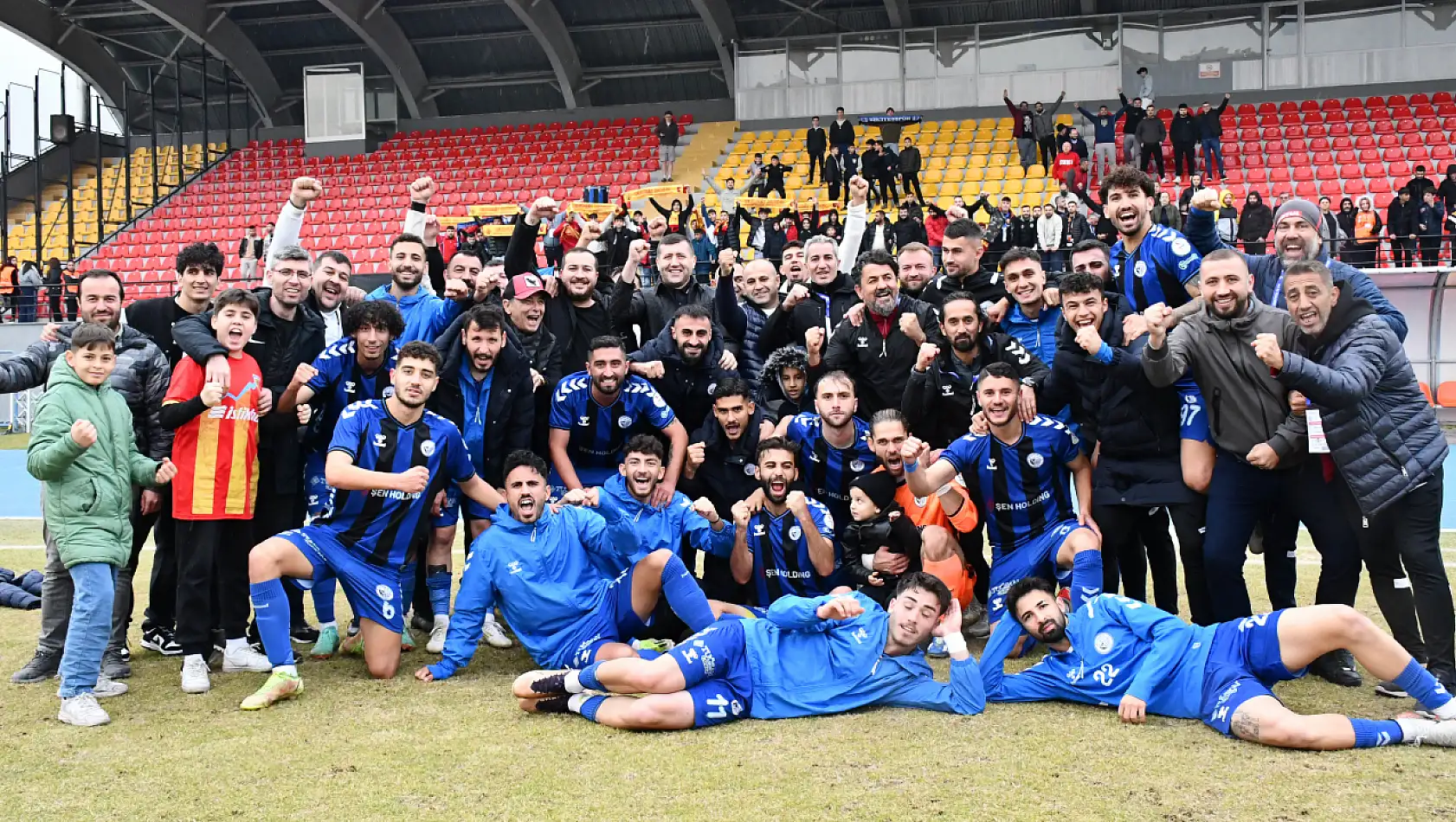 Fotoğrafa dikkatli bakan ayrıntıyı görebildi! Spor haberleri