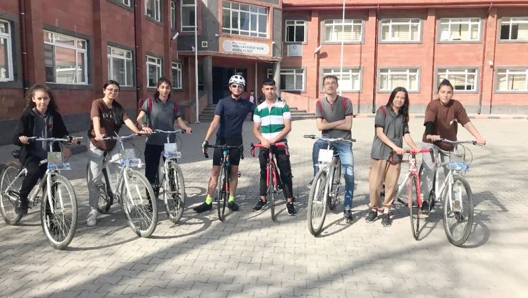 Nurullah Pakize Narin Lisesi bisiklet takımı, Türkiye Finalleri'nde Kayseri'yi temsil edecek