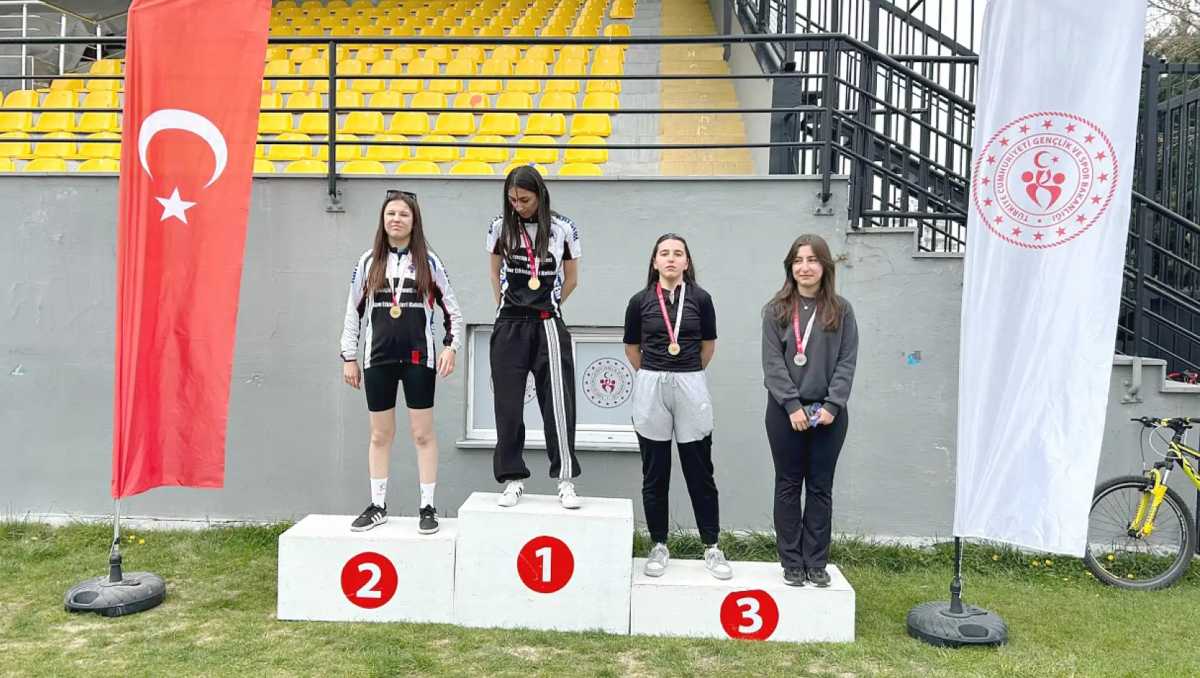 Nurullah Pakize Narin Lisesi bisiklet takımı, Türkiye Finalleri'nde Kayseri'yi temsil edecek
