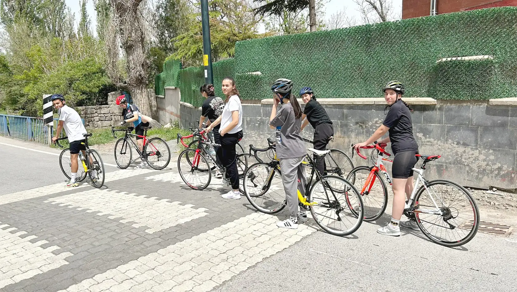 Nurullah Pakize Narin Lisesi bisiklet takımı, Türkiye Finalleri'nde Kayseri'yi temsil edecek