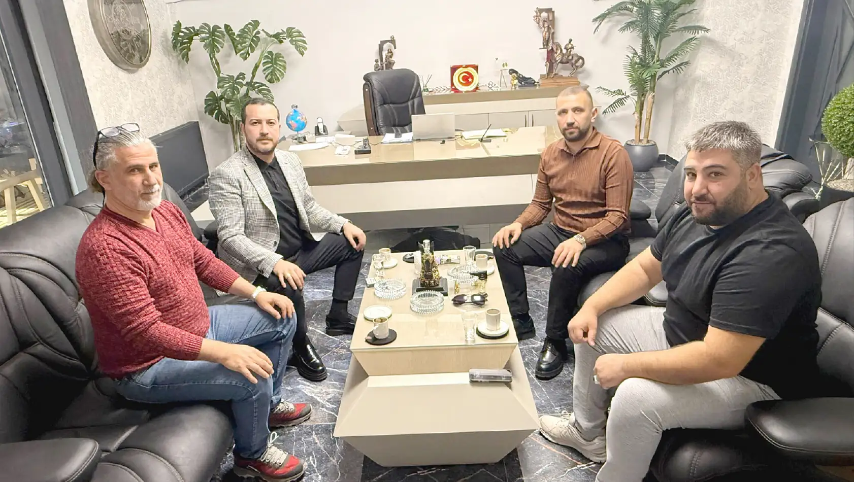 Kayserispor tribününün abisini gören bir daha bakıyor!