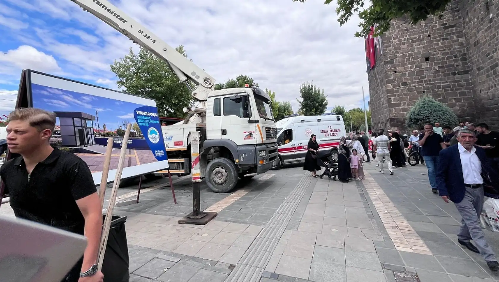 Kayseri'de beton harcı vatandaşların üzerine döküldü: İşte sıcak görüntüler!