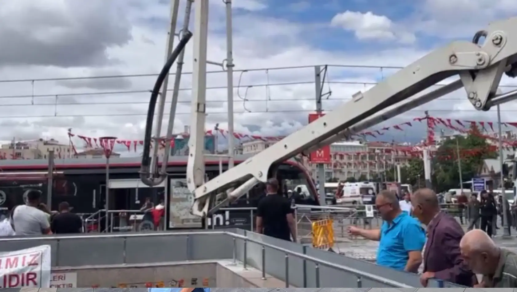Kayseri'de beton harcı vatandaşların üzerine döküldü: İşte sıcak görüntüler!