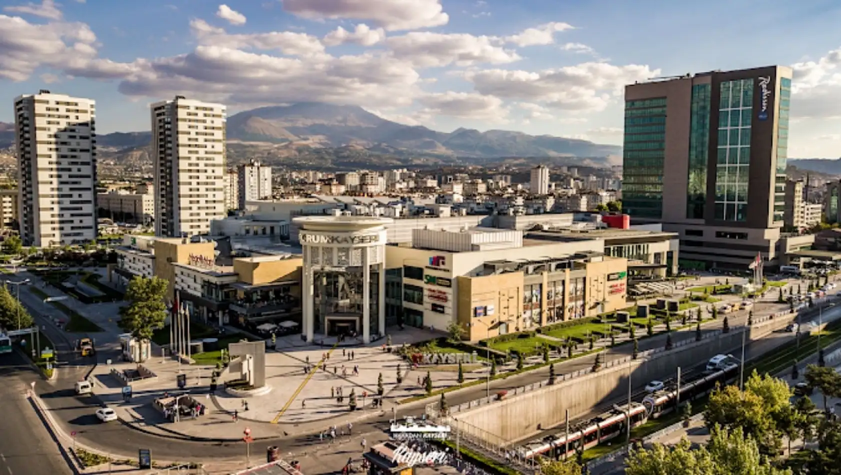 Kayseri Gazetelerinde 14 Ağustos Perşembe gündemi –  Meteoroloji Katlı Kavşak ve Yurt ücretlerine zam!
