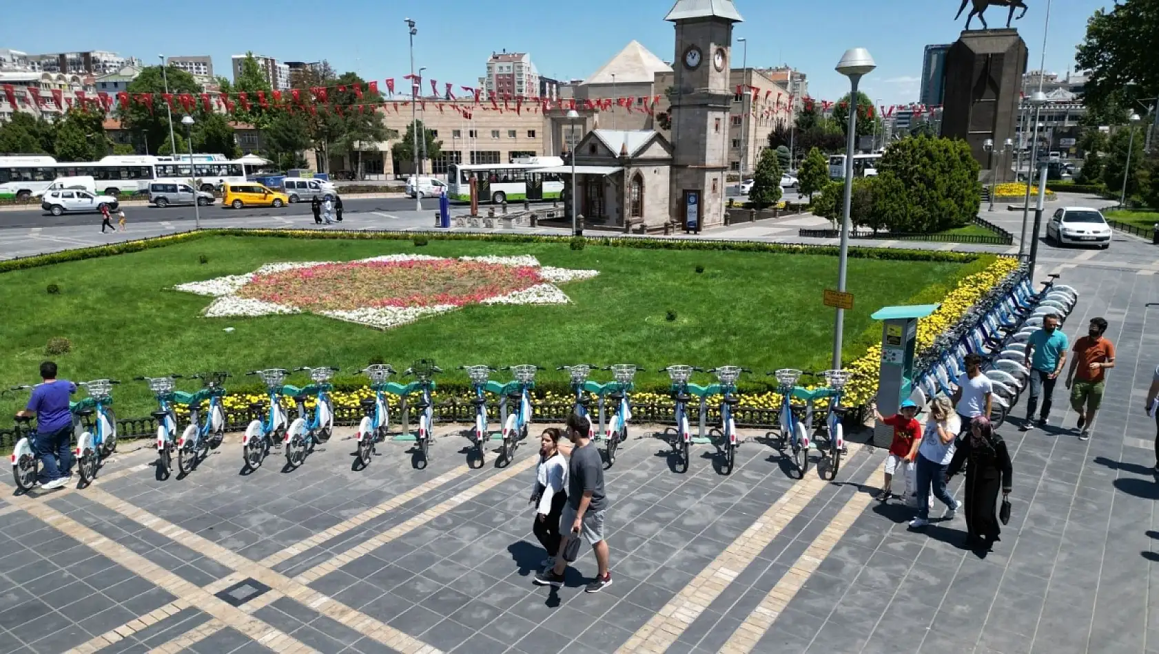 Kayseri Gazeteleri'nde 16 Haziran Pazartesi günü manşet tek: Kültepe Ekonomi Zirvesi!