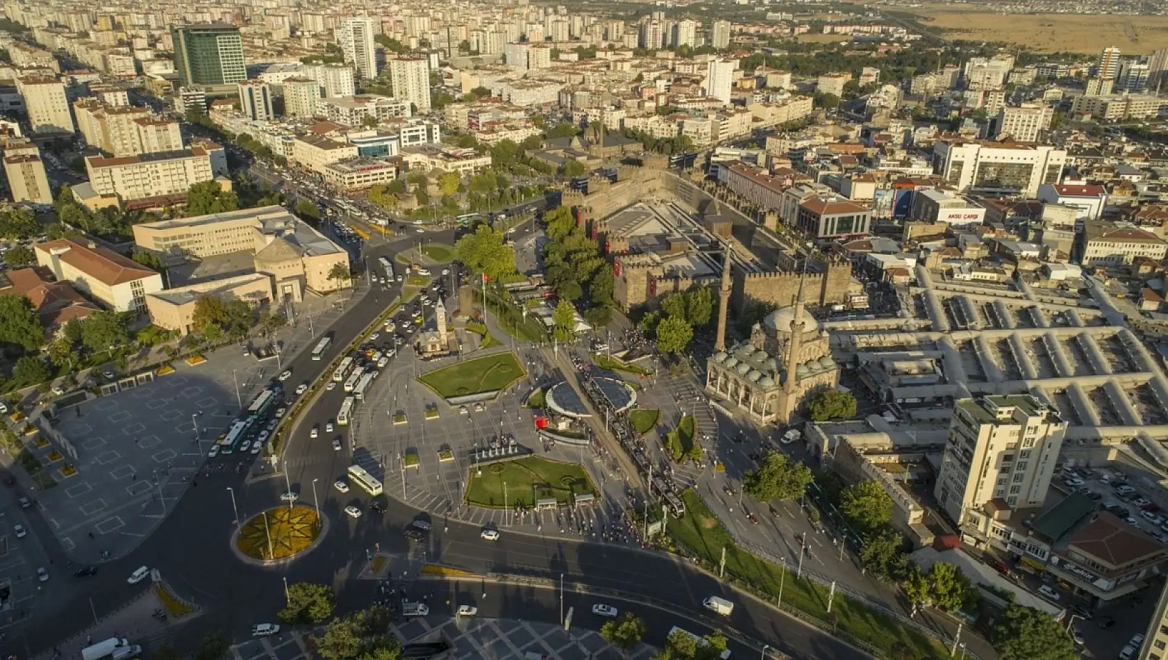 Kayseri Gazetelerinde 7 Temmuz Pazartesi gündemi –  Şap Hastalığı, Karşılıksız çek, Hüseyin Okandan…